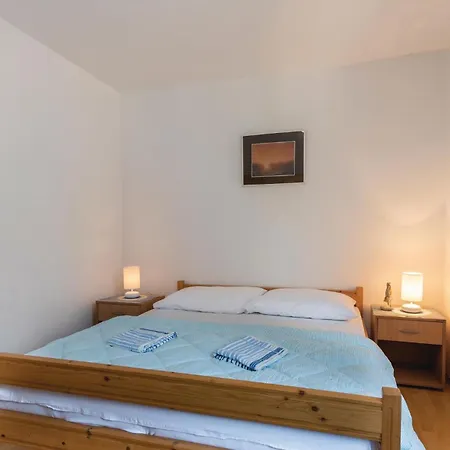 Apartman Cozy In With Wifi Njivice